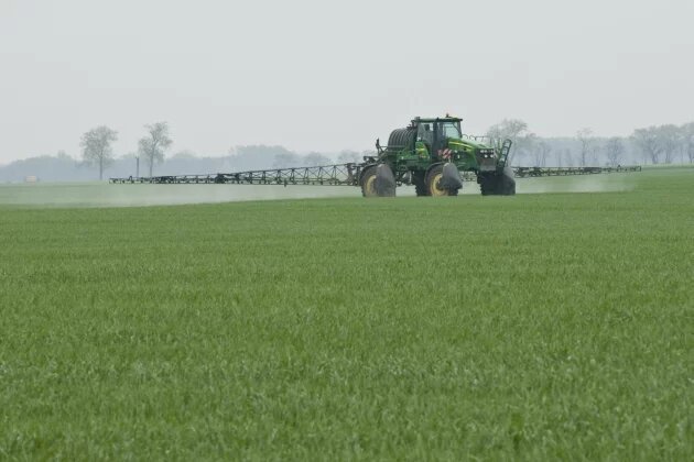 Traktor auf Feld