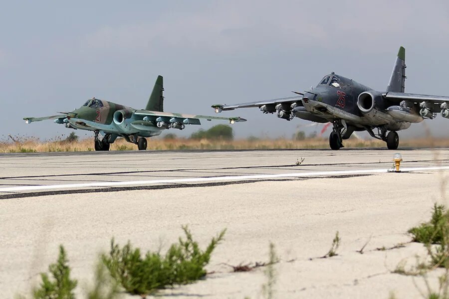 Russische Kampfjets auf dem Flughafen Basil al-Assad in Latakia Russische Kampfjets auf dem Flughafen Basil al-Assad in Latakia