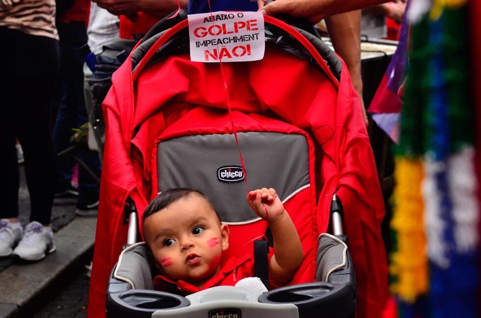 „Nieder mit dem Staatsstreich - Nein zur Amtsenthebung!“ Demonstration zur Verteidigung der Demokratie und gegen einen drohenden Staatsstreich, São Paulo, 31. März 2016. „Nieder mit dem Staatsstreich - Nein zur Amtsenthebung!“ Demonstration zur Verteidigung der Demokratie und gegen einen drohenden Staatsstreich, São Paulo, 31. März 2016.