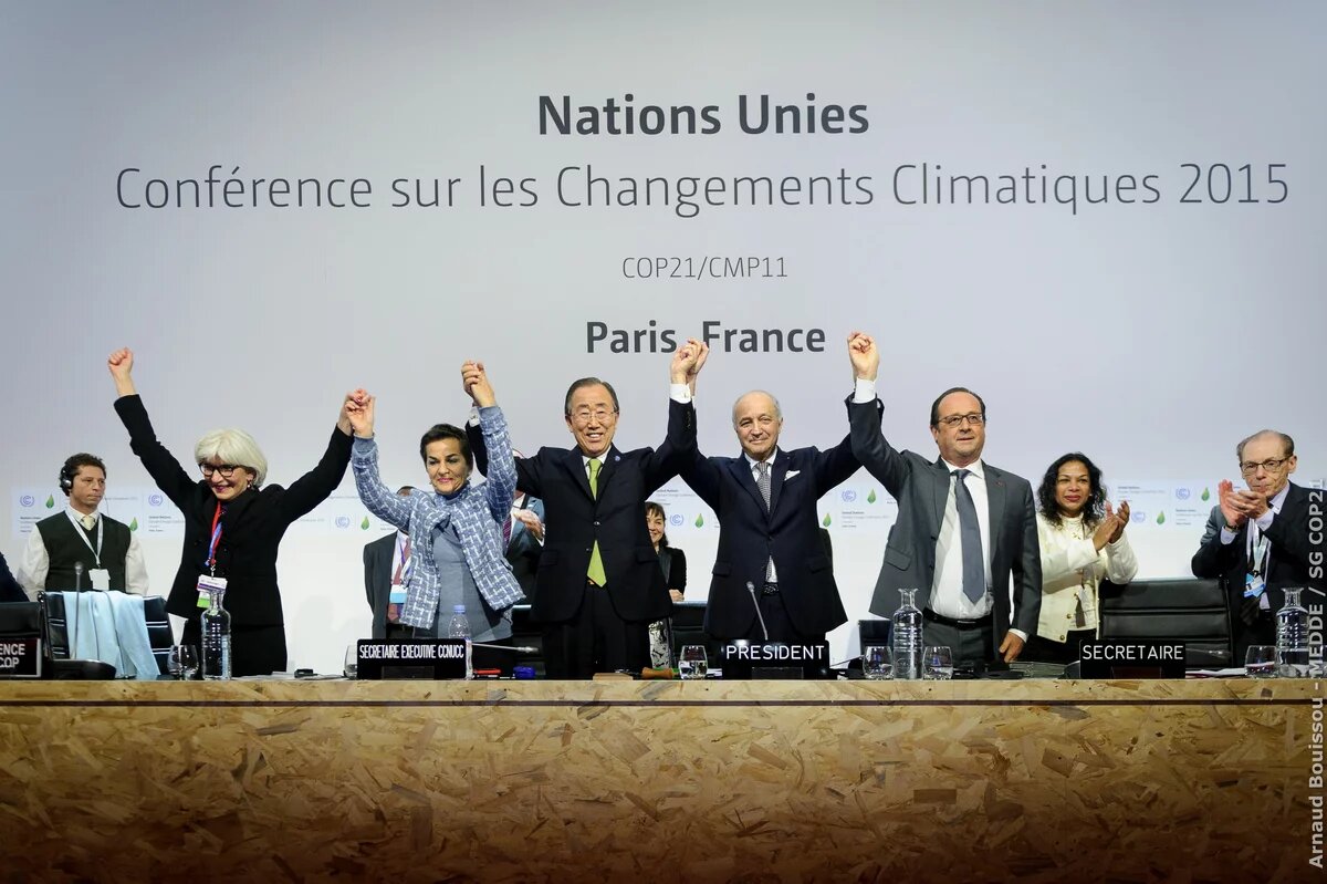 Jubelpose der Politiker beim Klimagipfel 2015 von Paris Jubelpose der Politiker beim Klimagipfel 2015 von Paris