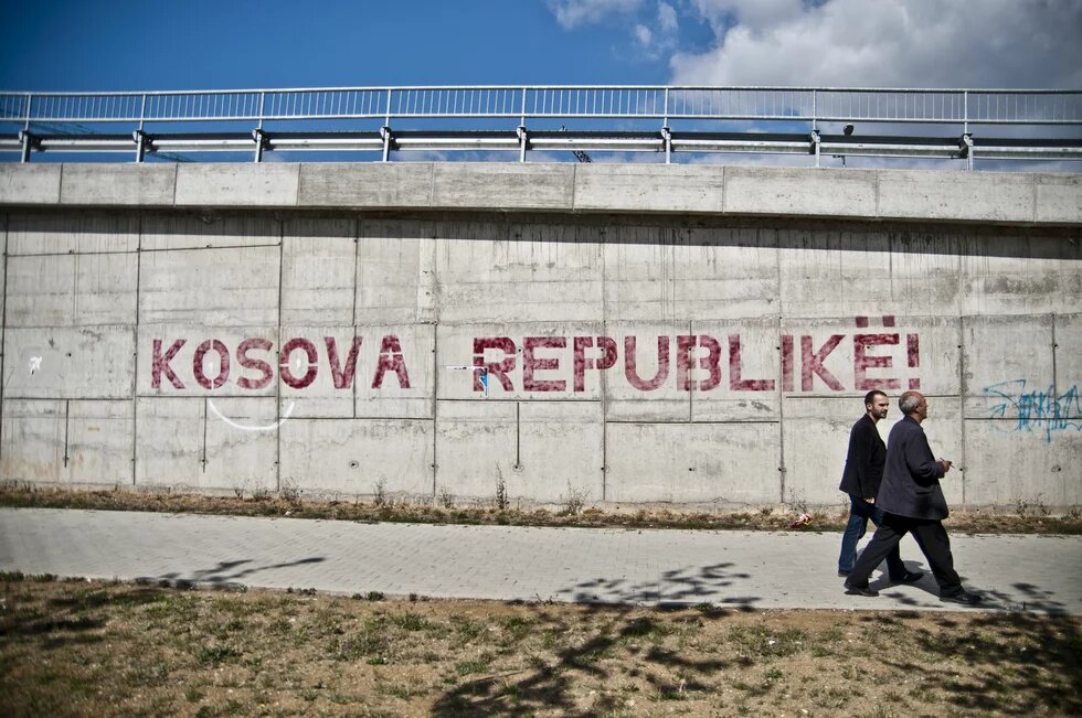 Häuserwand in Priština Häuserwand in Priština