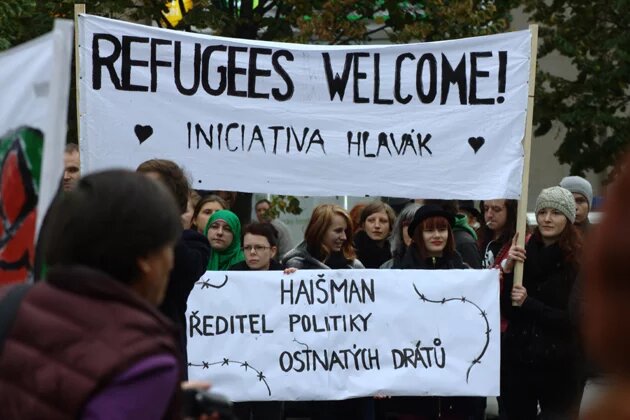 Eine der wenigen Demonstrationen für Flüchtlinge auf dem Wenzelsplatz in Prag Eine der wenigen Demonstrationen für Flüchtlinge auf dem Wenzelsplatz in Prag