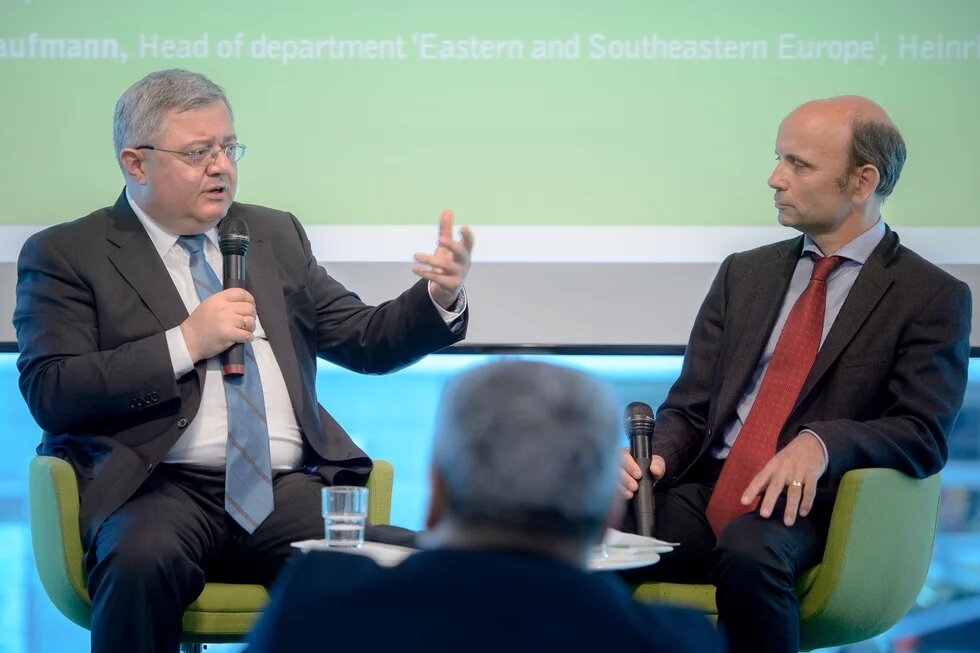 Podium "Georgiens Weg nach Europa" David Usupaschwili und Walter Kaufmann im Gespräch