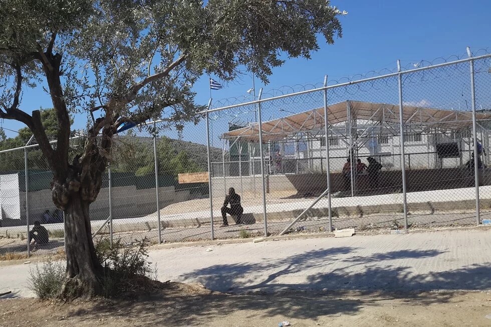 Wartende Flüchtlinge im Lager Moria