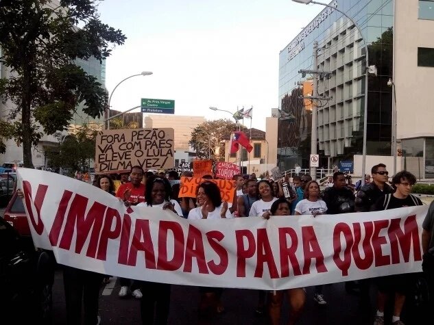 Protesto da campanha "Olimpíada para quem?" no Rio de Janeiro Foto: Divulgação/Comitê Popular Rio Copa e Olimpíadas Die Demonstrierenden fragen sich: Olympia für wen?