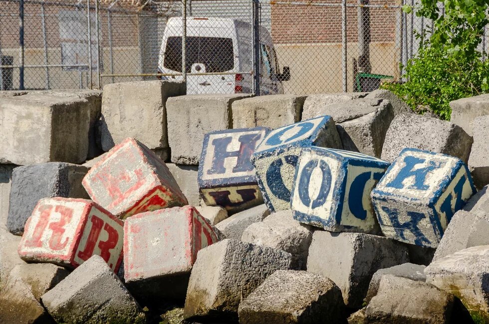 Concrete Blocks @ Red Hook, Brooklyn, NYC Red Hook ist ein Stadtviertel am Rande von New-York-Brooklyn