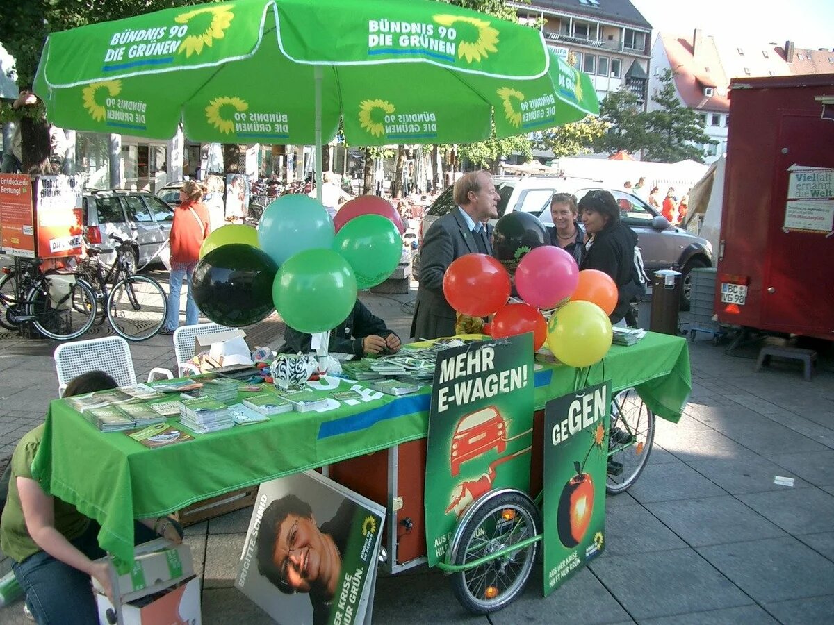 Demo gegen Gentechnik in Ulm Info-Stand von Bündnis 90/Die Grünen bei einer Demo gegen Gentechnik