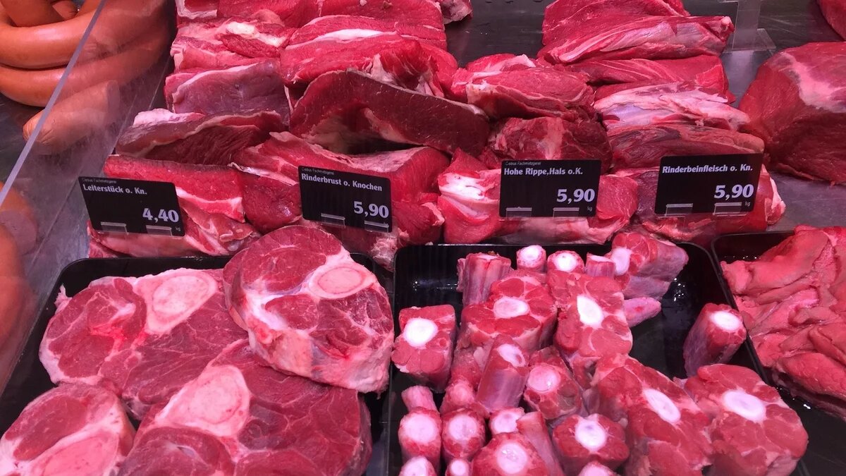Fleischtheke Fleischtheke mit rotem Fleisch