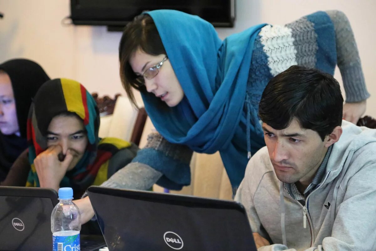 Kabul Pilot Workshop-Female Trainer Young folks behind laptops