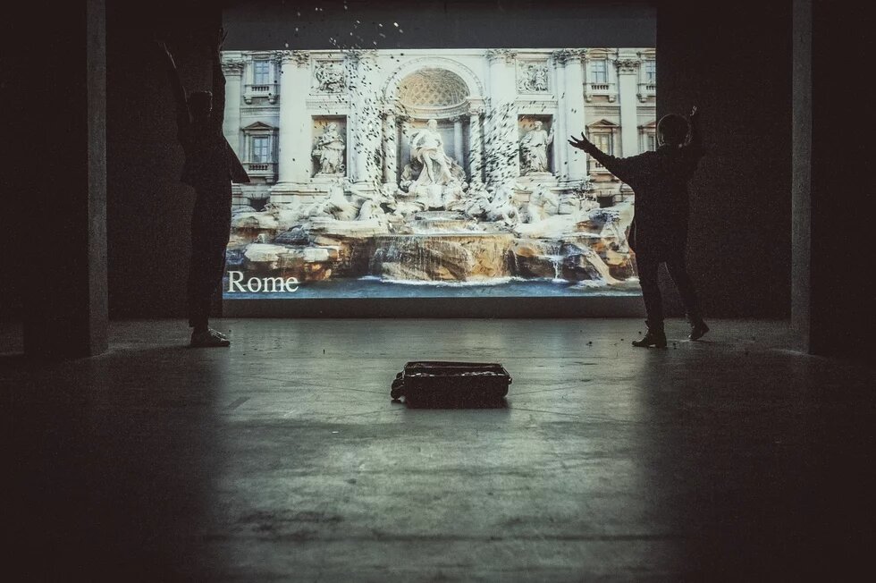 „Szene aus „MICRO THEATRE: La dolce vita“ von Romuald Krężel & Monica Duncan im Rahmen des Performing Arts Festival Berlin 2018“ 
