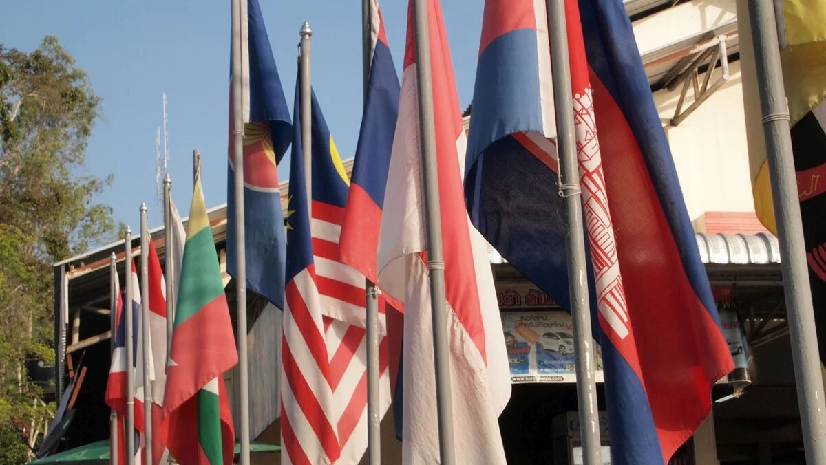 ASEAN flags Siebzig Jahre Menschenrechte - ein Blick aus dem Süden: Fahnen der ASEAN Mitgliedsstaaten