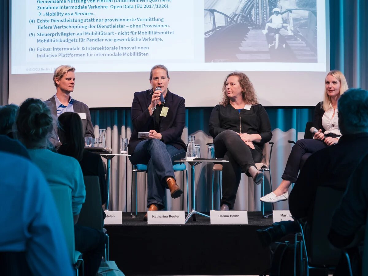 Mobilitätswende Podium der Tagung "So geht Mobilitätswende!"