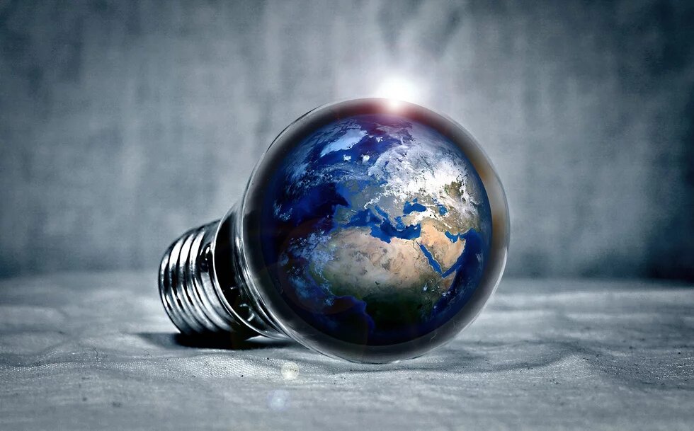 Geoengineering ist ein gefährlicher Irrweg -  Die Erde gefangen im Hohlraum einer Glühbirne