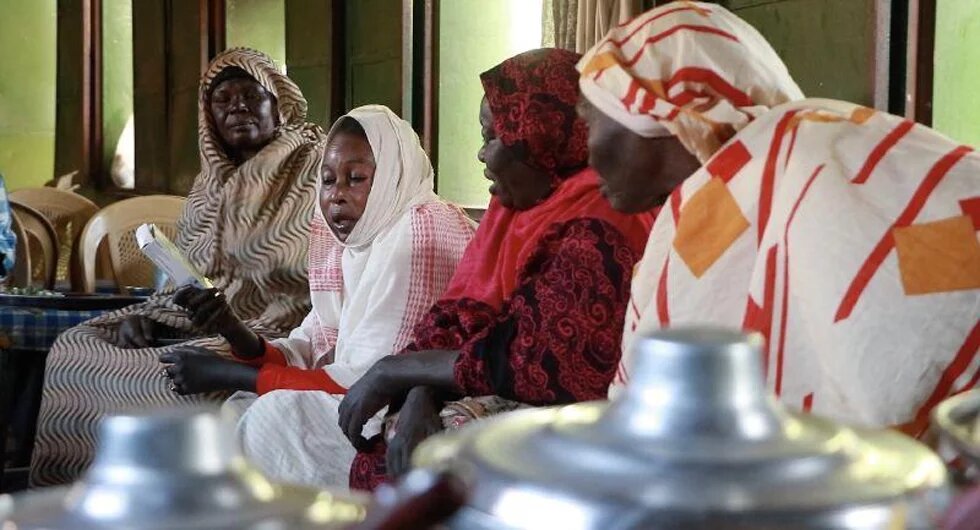 Sudans Zivilgesellschaft - Awadia Kuku Sudans Zivilgesellschaft: Awadia Kuku mit den Frauen der Women’s Cooperative Union
