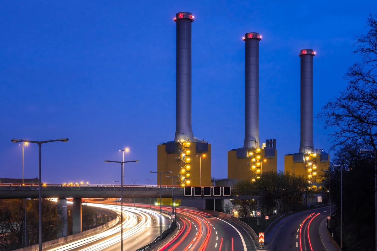 Kraftwerk an der Berliner Stadtautobahn Kraftwerk an der Berliner Stadtautobahn