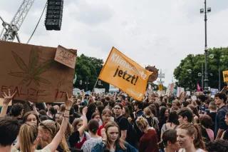 Fridays for Future Jugendliche Demonstratinnen jund Demonstranten