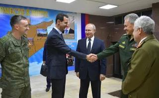 Wladimir Putin besucht den Kommandoposten der russischen Streitkräfte in Syrien Wladimir Putin, Bashar al-Assad und Sergei Shoigu