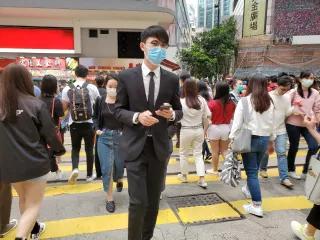 Einkaufsviertel Causeway Bay Wie Hongkonger Covid-19 bekämpfen: Vergleichsweise leere Straßen in Hongkong