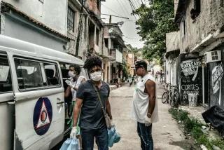 Verteilung von Lebensmitteln und Hygieneartikel in Cidade de Deus Verteilung von Lebensmitteln