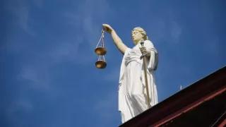 Bild von der Statue Justicia