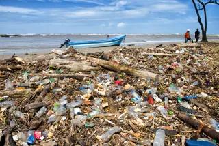 pLASTIKMÜLL AM sTRAND