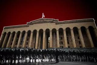 Die eskalierenden politischen Turbulenzen in Georgien verdeutlichen eine Krise der institutionellen Legitimität im Land.
