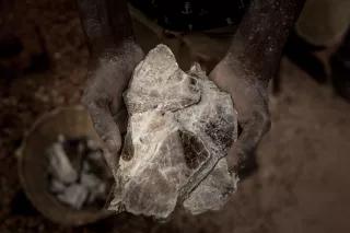 Hände mit Glimmer (Mica) Hände mit Glimmer (Mica)