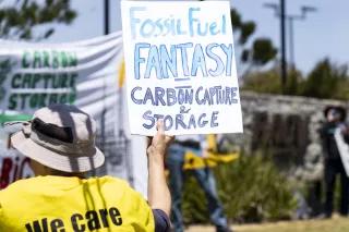 Protest Against Carbon Capture and Storage Plakat mit dem Text 'Fossil Fuel Fantasy = Carbon Capture Storage'
