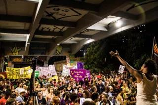 Trauerversammlung in Brasilien Versammlung von Menschen in Brasilien unter dem Santa-Tereza-Viadukt in der Innenstadt von Belo Horizonte, um der vor einem Jahr ermordeten Marielle Franco und des Fahrers Anderson Gomes zu gedenken.