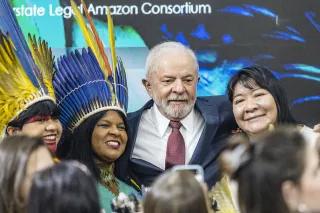 Von Links nach Rechts: Célia Xakriabá, Sônia Guajajara, Luiz Inácio da Silva und Joênia Wapichana auf der COP27 in Ägypten.