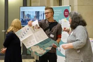 Besucherin und Besucher des Ariadne-Bürgergipfels in Berlin, März 2023