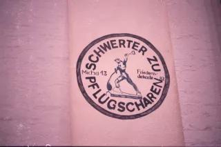 Schwerter zu Pflugscharen - Offizielles Zitat der Abrüstungsbewegung in der DDR