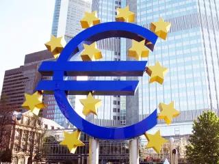 Euro Symbol outside ECB Euro-Symbol in Frankfurt/Main
