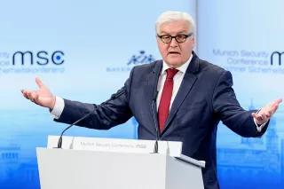 Außenminister Frank-Walter Steinmeier am Rednerpult