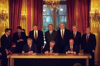 Unterzeichnung des Friedensabkommens am 14. Dezember 1995 Unterzeichnung des Friedensabkommens am 14. Dezember 1995