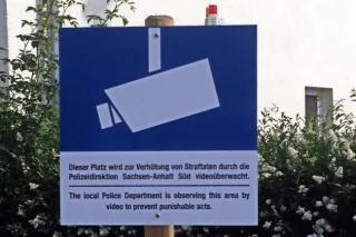 Schild zur Videoüberwachung in Tröglitz Schild zur Videoüberwachung in Tröglitz