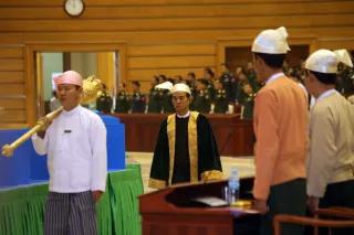 Win Myint, Sprecher des Unterhauses, kommt ins Parlament am zweiten Sitzungstag in Naypyitaw. Er ist der erste Redner der Nationalen Liga für Demokratie. Win Myint, Sprecher des Unterhauses, kommt ins Parlament am zweiten Sitzungstag in Naypyitaw. Er ist der erste Redner der Nationalen Liga für Demokratie.