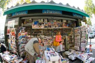 Newstand Zeitschriftenstand in Paris