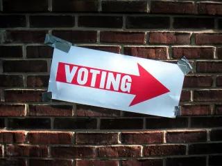 Voting "voting" sign points to polling station