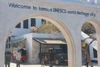 Lamu, Kenia Tor vom Hafen nach Lamu