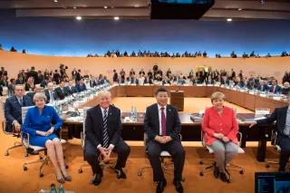 G20-Staats-und Regierungschefs und weiterer Teilnehmer zu Beginn der ersten Arbeitssitzung Gruppenfoto der G20-Staats-und Regierungschefs und weiterer Teilnehmer zu Beginn der ersten Arbeitssitzung