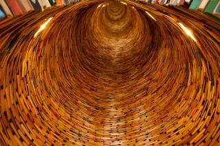 Tunnel aus Büchern