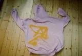 Markeirter Kapuzenpullover Kapuzenpullover mit gelber Markierung