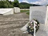 Gedenktafel in Srebrenica