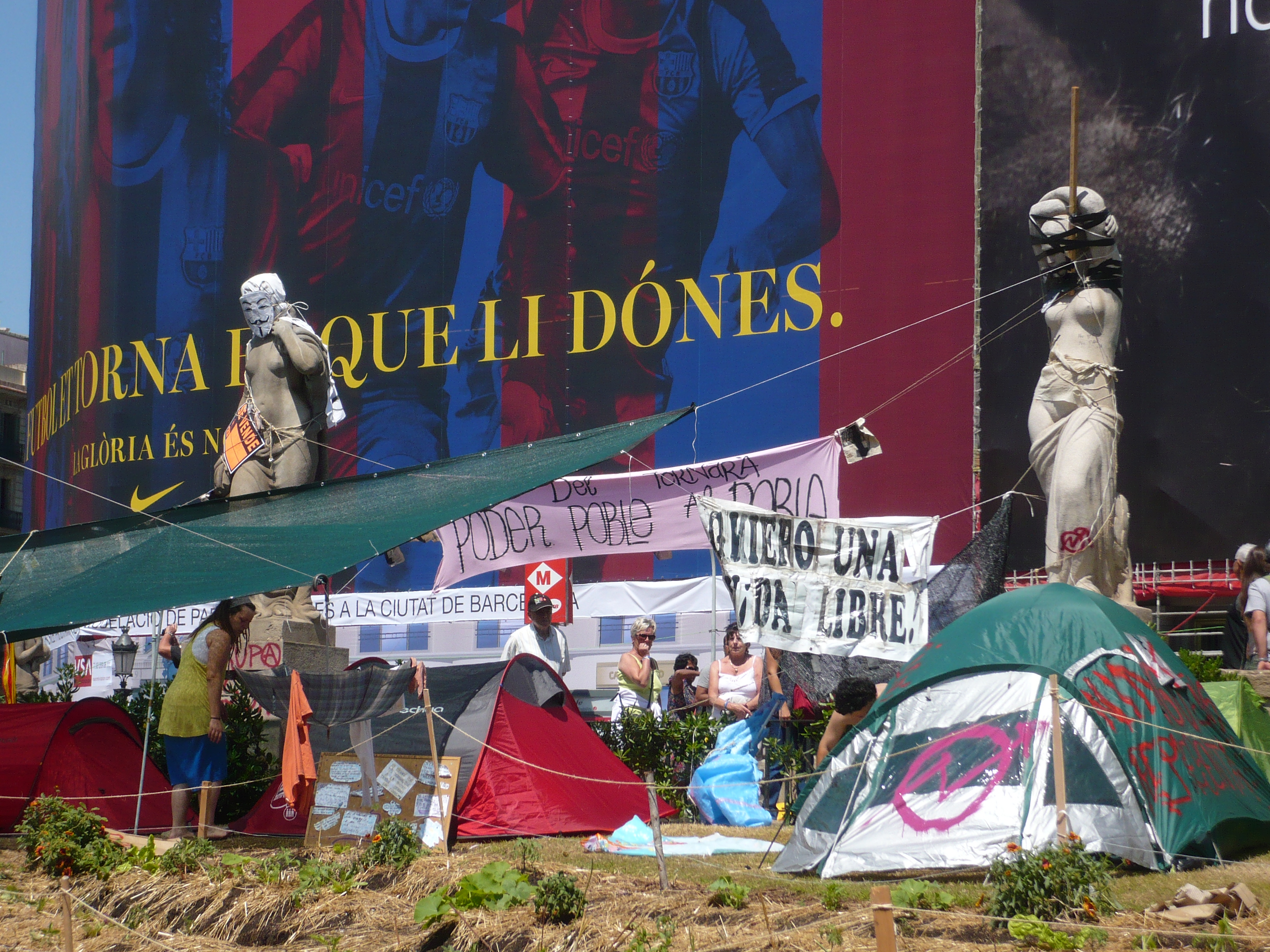 Barcelona 2011:Spaniens Jugend demonstriert gegen Wirtschaftskrise Barcelona 2011:Spaniens Jugend demonstriert gegen Wirtschaftskrise. Fast jeder zweite Jugendliche in Spanien ist arbeitslos