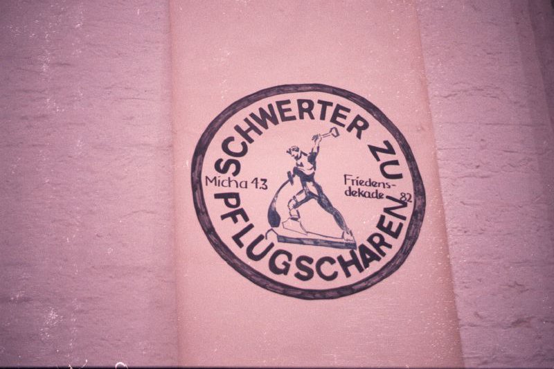 Schwerter zu Pflugscharen - Offizielles Zitat der Abrüstungsbewegung in der DDR