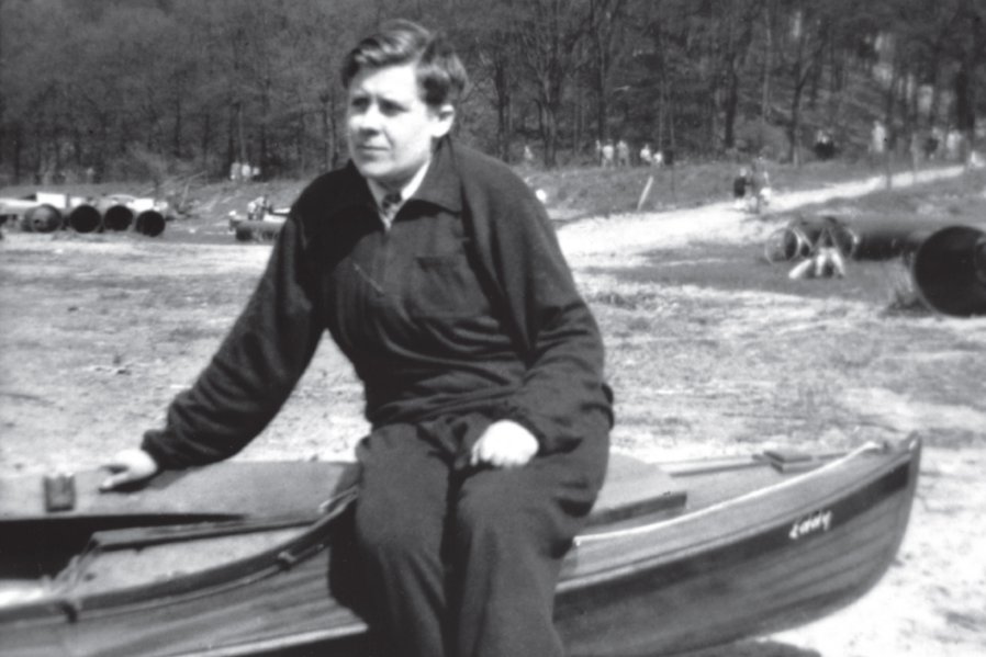 Hilde Radusch in einem Boot im Jahre 1941