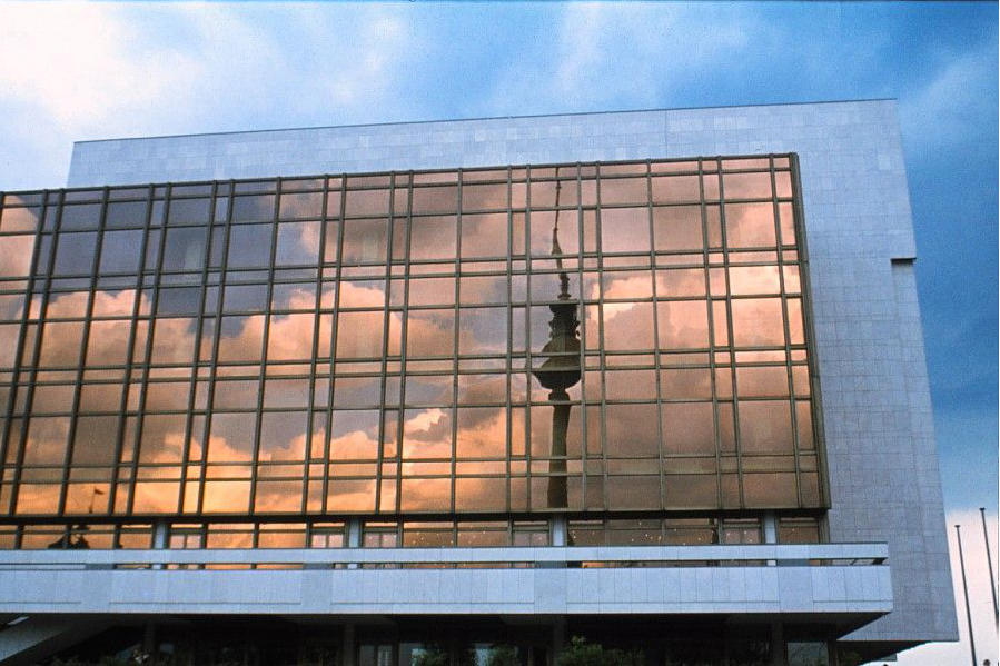 Berlin, Palast der Republik aufgenommen 1979 Berlin, Palast der Republik aufgenommen 1979