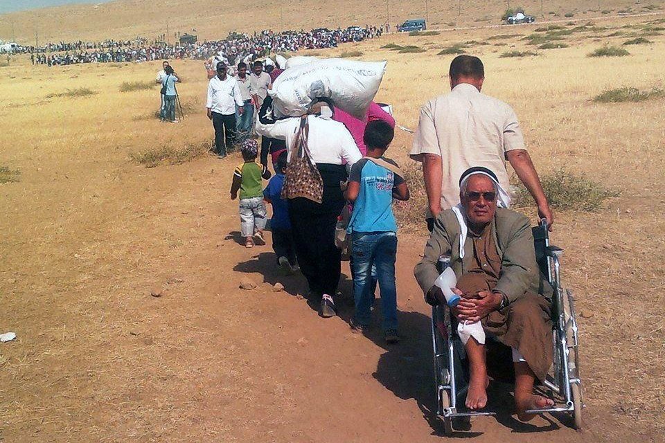 Syrische Kurd/innen fliehen in die Türkei. Syrische Kurd/innen fliehen in die Türkei.