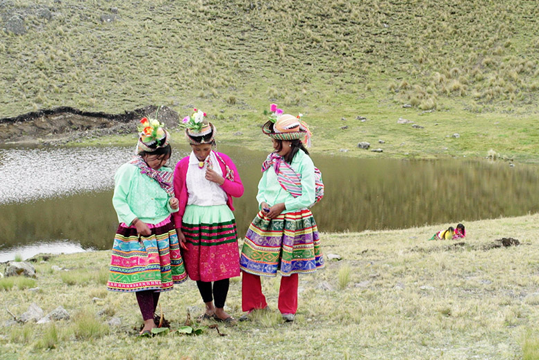 Quechua-Bäuerinnen im südperuanischen Hochland Quechua-Bäuerinnen im südperuanischen Hochland